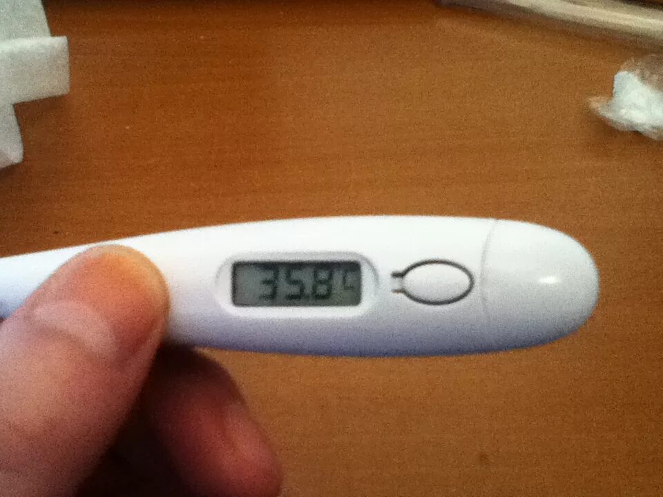 Температура 35 5 35 8. Градусник 37.7. Электронный градусник 39.8. Градусник с температурой 35.4. Градусник 35.9.
