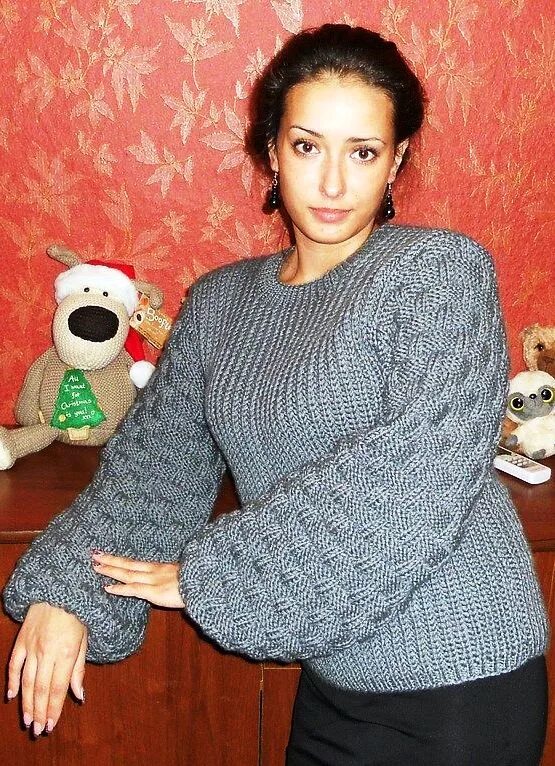 Свитер из буклированной пряжи. Свитер из велюровой пряжи. Оригинальные фасоны вязаных кофт. Свитер из разной пряжи. Оригинальный свитер.