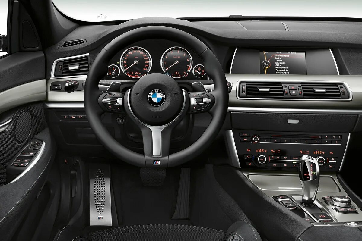 BMW m550i. БМВ м5 f10 салон. BMW 5 f10 Interior. BMW m5 f10 салон. Комплектации м5