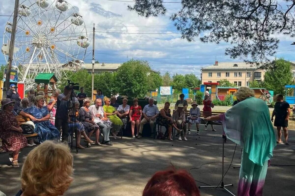 Южноуральск отдых. Парк города Южноуральск. Парк культуры. Южный Уральск парки. Площадка для танцев в парке.