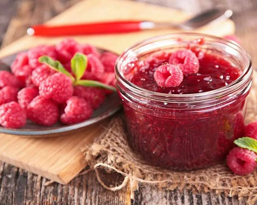 Малина с сахаром. Что приготовить из малины. «малиновое варенье» афиногенов. Малиновый. Что приготовить из малины.