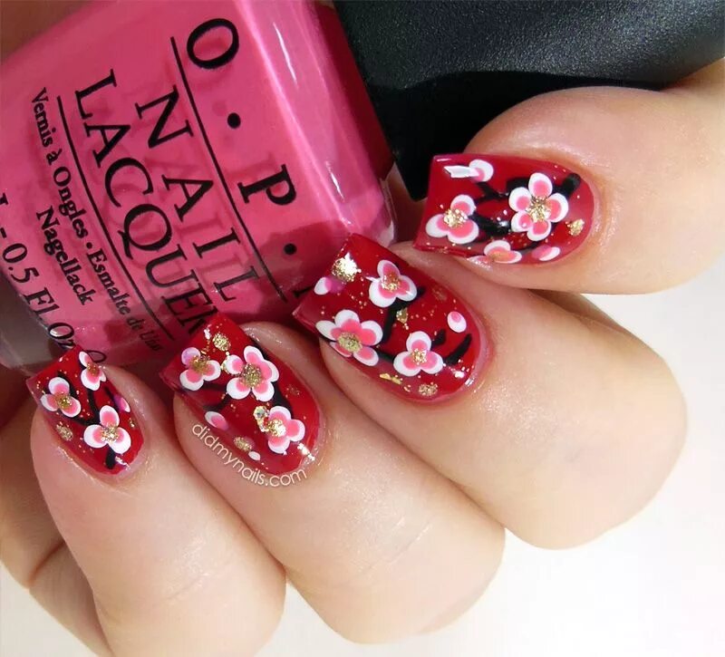 Сакура дизайн. Ногти с цветочками. Цветы Сакуры на ногтях. Маникюр на короткие с цветочками. Ногти с цветочками Сакуры.