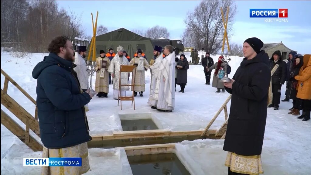 Освящение воды. Когда идти за святой водой на крещение. Секрет святой воды на крещение. Раифский монастырь крещение. Святая вода на крещение.
