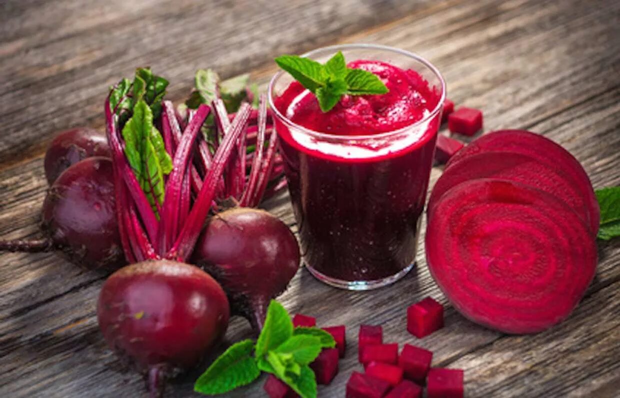 Со свеклой или со свеклой. Салат со свеклой. Beetroot juice. Хрен со свеклой. Со свеклой или со свеклой.