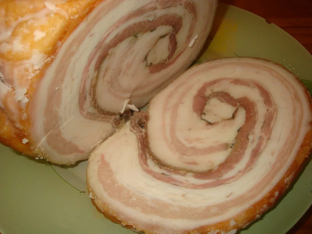 Рулетизсвиннойбрюшины. Рулет из брюшины. Свинина брюшина. Рулет из пашины. Рулет из пузанины свинины в духовке.