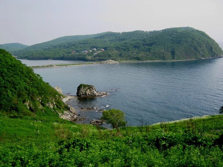 Находкинский городской округ приморского края. Город находка Приморский край. Приморье находка. Бухта Козьмино Приморский край. Бухта зеленый мыс находка.