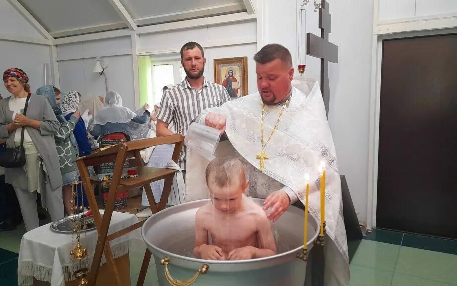 Таинство крещения в церкви. Крещение ребенка. С крещением малыша. Крещение ребенка. Крещение ребенка.
