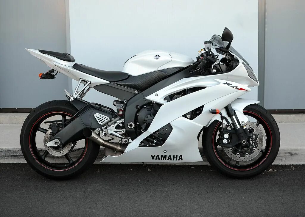 Мотоцикл ямаха р6. Yamaha r6 2011. Мотоцикл Yamaha r6. Ямаха р6 белая. Ямаха мотоцикл r6 белый.