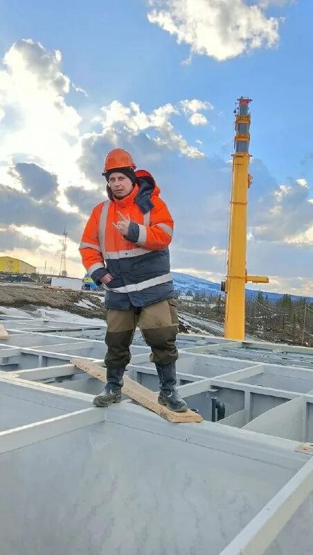 Монтажник тт разряды. Монтажник мк и жбк. Монтажник технологических трубопроводов. Вахтовый метод. Монтажник технологических трубопроводов.