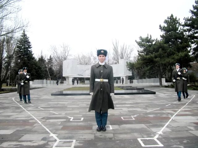 Пост номер 1 ростов на дону. Почётный караул у вечного огня ростов на дону. вечный огонь ростов караул. пост 1 ростов на дону на карла маркса караул. пост 1 у вечного огня ростов на дону.