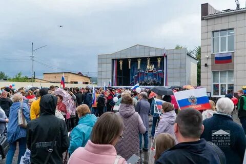 Первый канал митинг концерт 10 лет родной