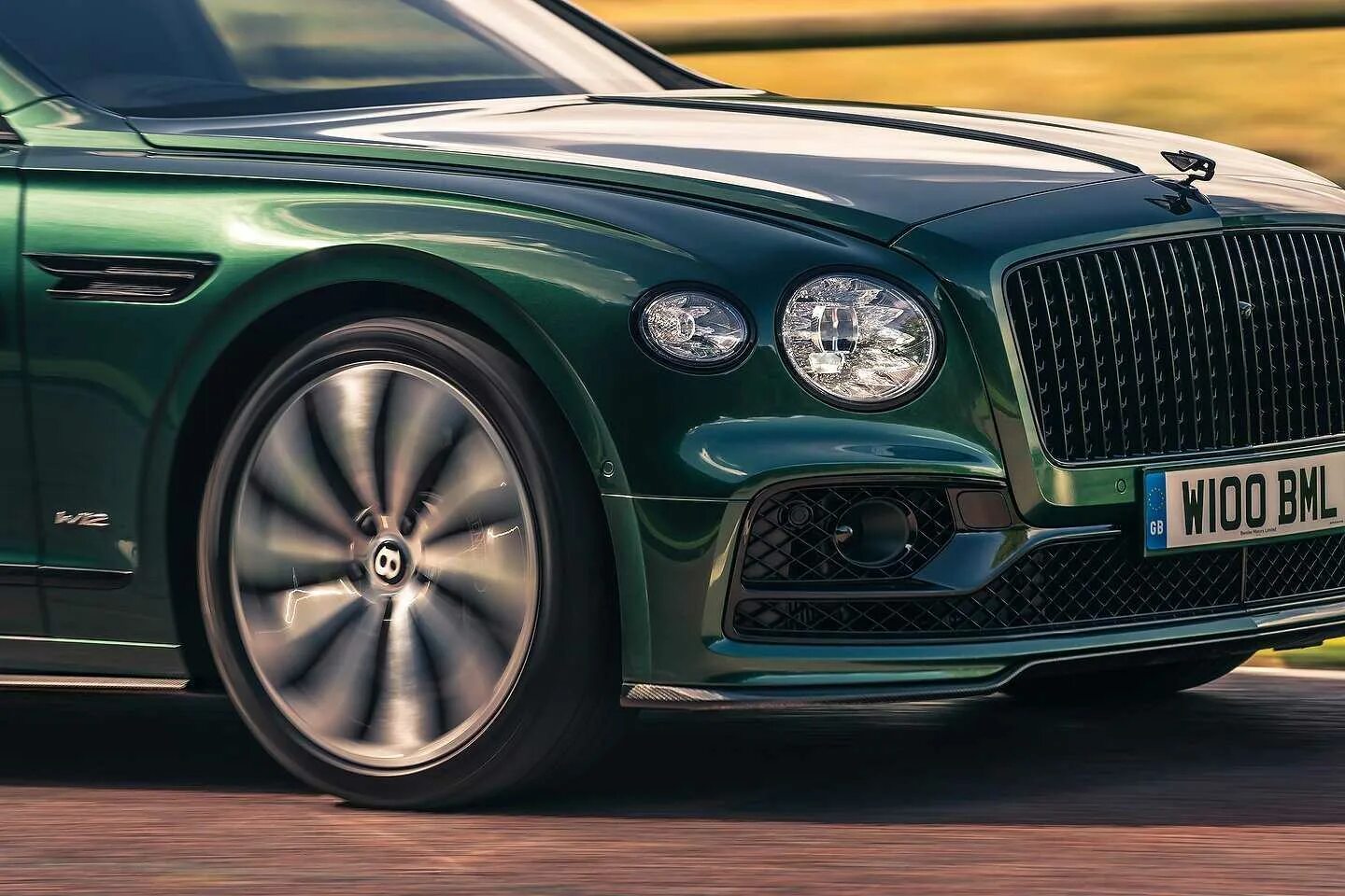 Бентли flying. Bentley Flying Spur 2021. Бентли Континенталь Флаинг Спур 2021. Bentley Flying Spur 2020. Бентли седан 2021.