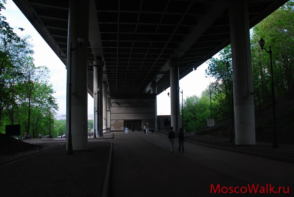 метро воробьевы горы выход 3. выход из метро воробьевы горы. станция метро воробьевы горы снаружи. вход в метро воробьевы горы. воробьевы горы выходы.