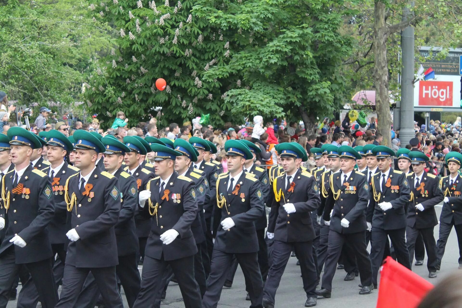 9 мая новороссийск. Парад в Новороссийске 2022 9 мая. Пограничники на параде Победы. День Победы Новороссийск. Пограничники на параде 9 мая.