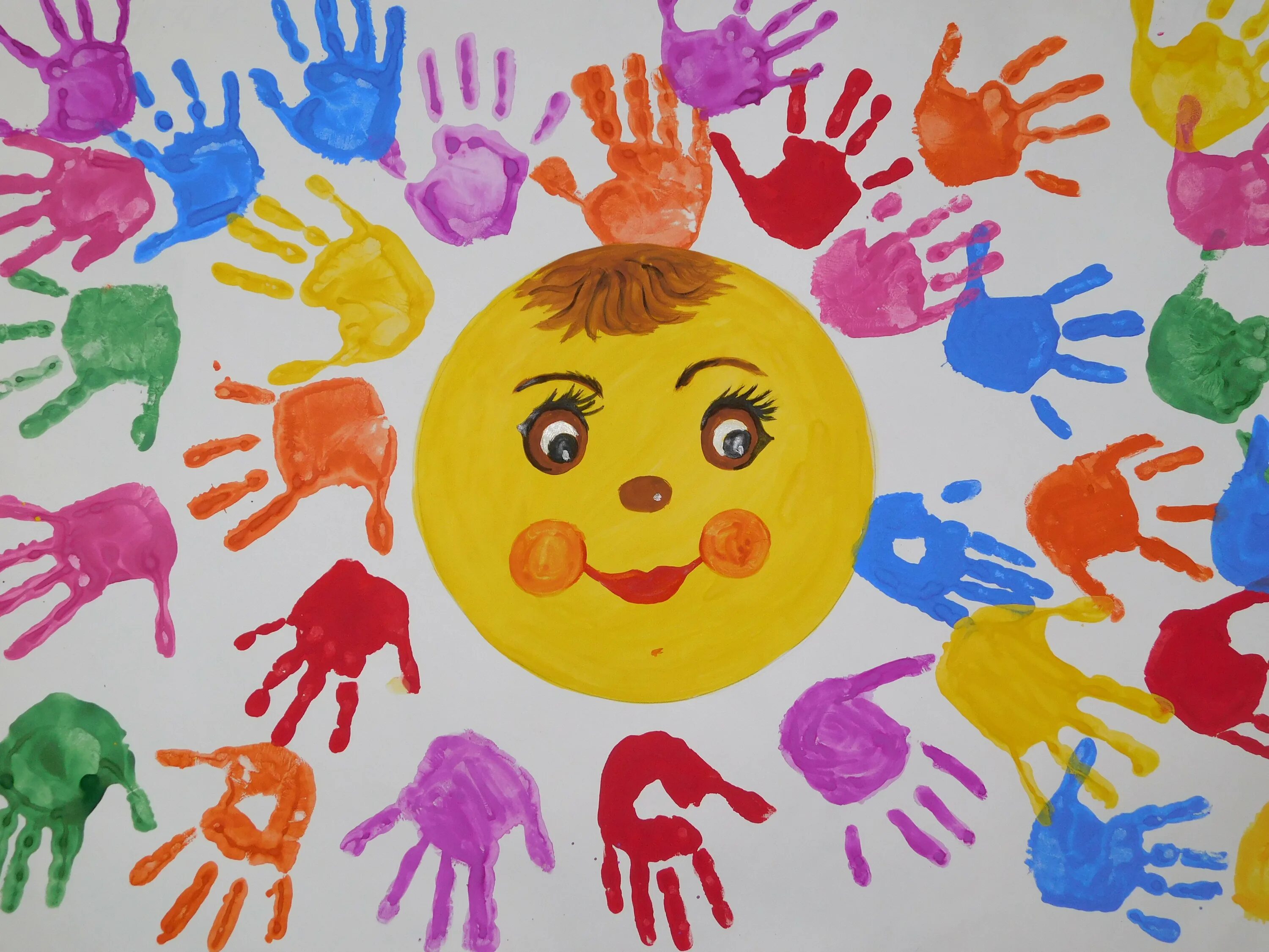 Солнышко мир добра. Рисование ладошками в детском саду. Разноцветные ладошки. Рисование день защиты детей. Рисование на тему день защиты детей.