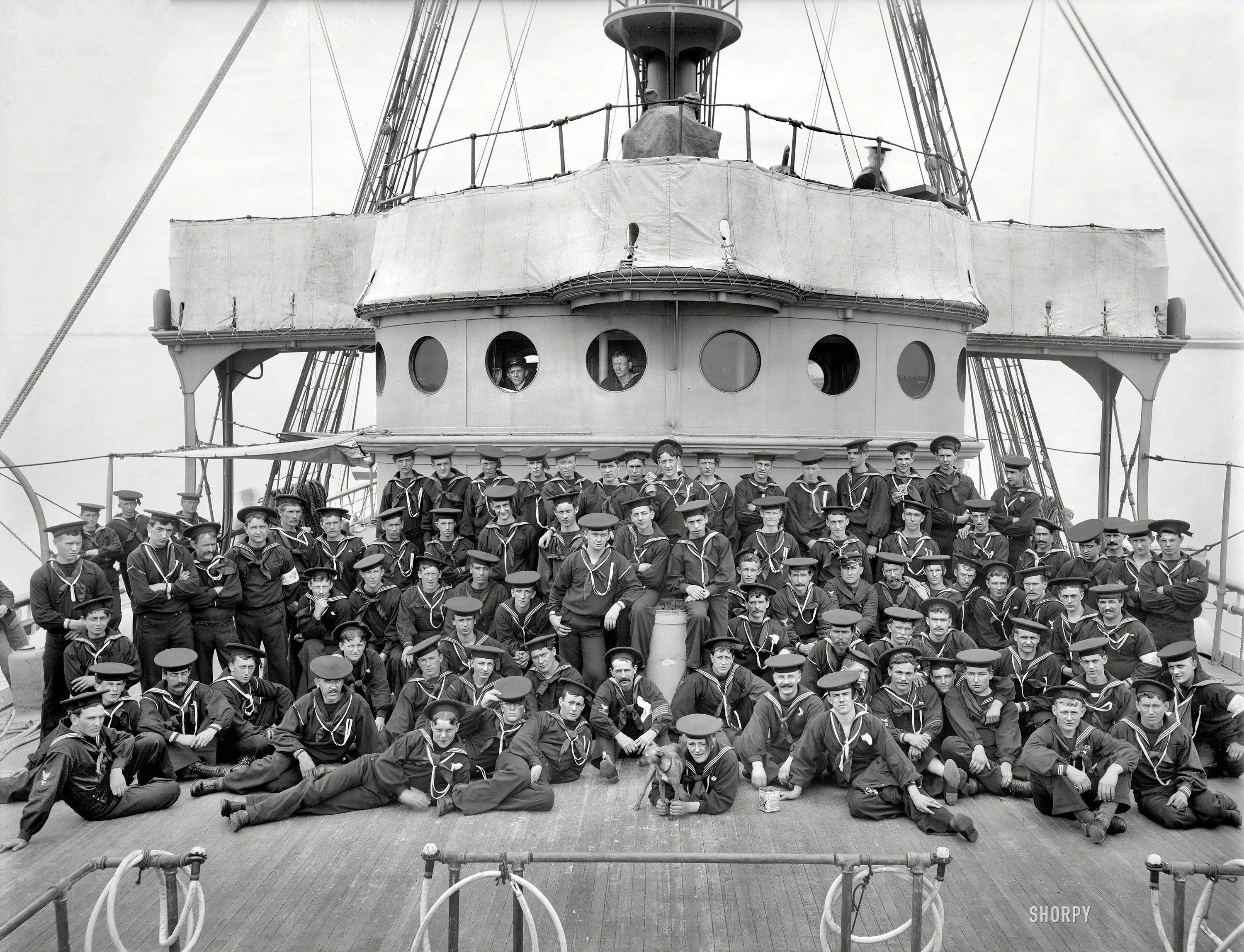 Ships crew. Экипаж крейсера Варяг. Экипаж крейсера Варяг 1904 год. Крейсер Варяг 1900. Военный крейсер 20 века.