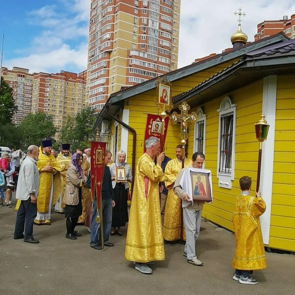 храм андрея боголюбского в московском 3 микрорайон. храм андрея боголюбского в московском батюшка андриан. церковь в московском 1-й микрорайон. храм андрея боголюбского в московском. храм андрея в московском.