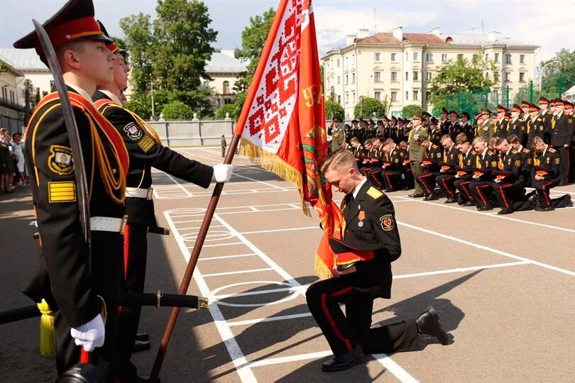 Минское Суворовское военное училище. Минское Суворовское военное училище фото.