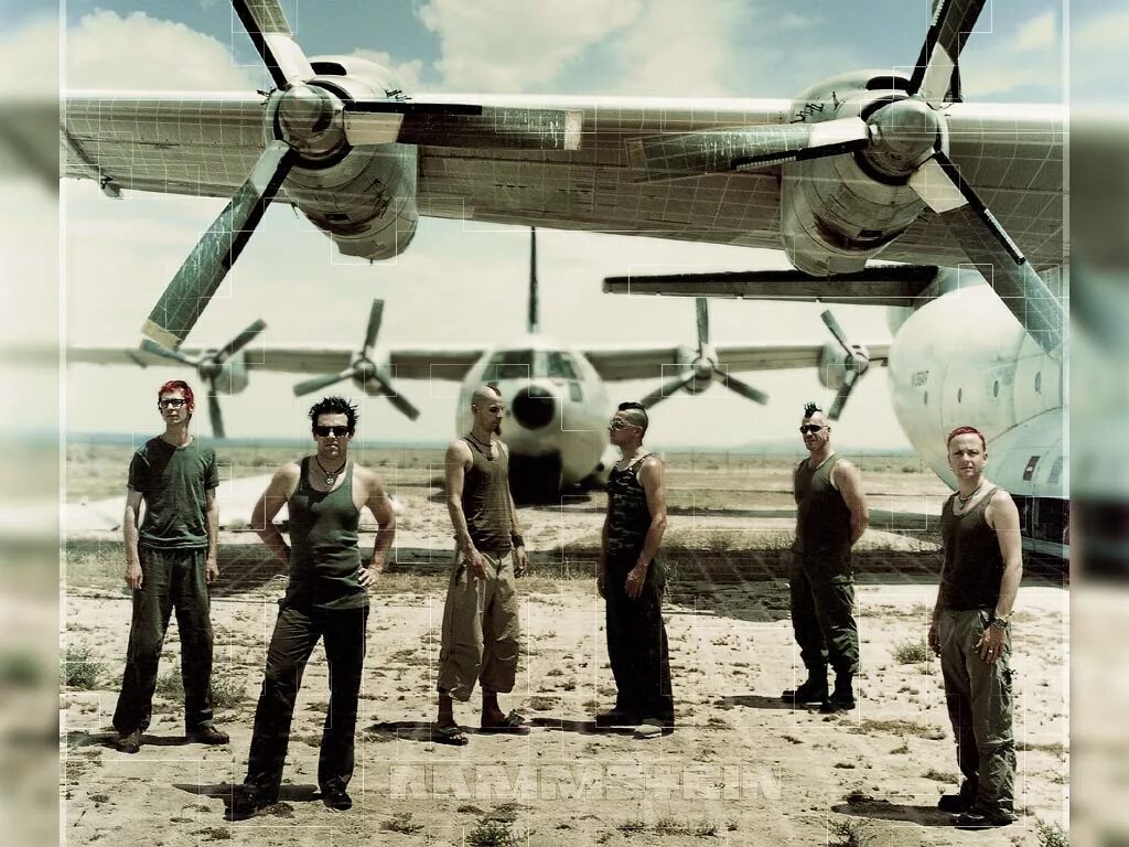 Пети райн песни. Пети райн песни. Группа рамштайн. Rammstein 2001. Rammstein обои на рабочий стол.