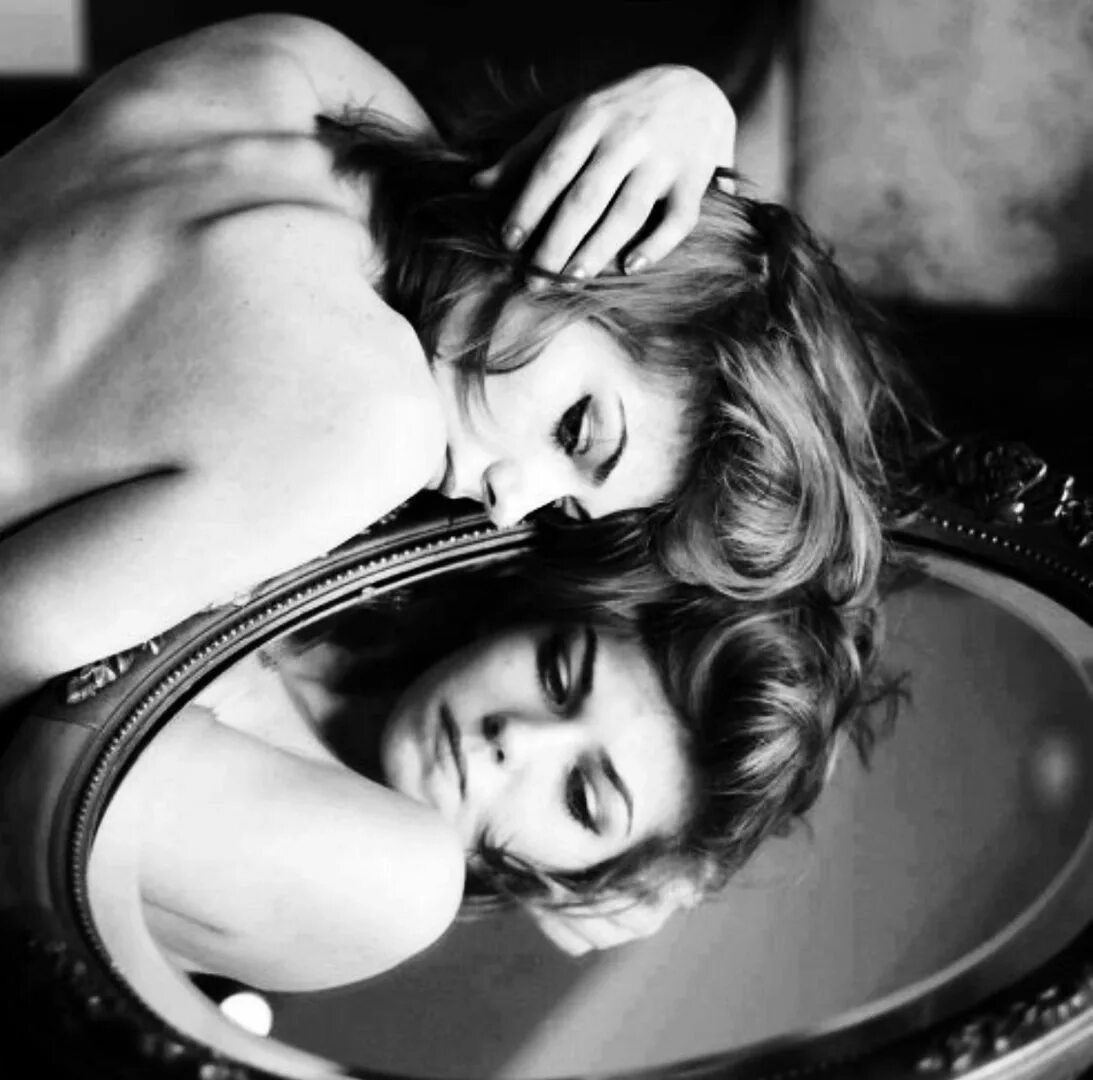 Прическа волосы наружу. Хилари дафф hot. Все наружу женщины. Все наружу женщины. Голая фотосессия видео как отреагировал фотограф.