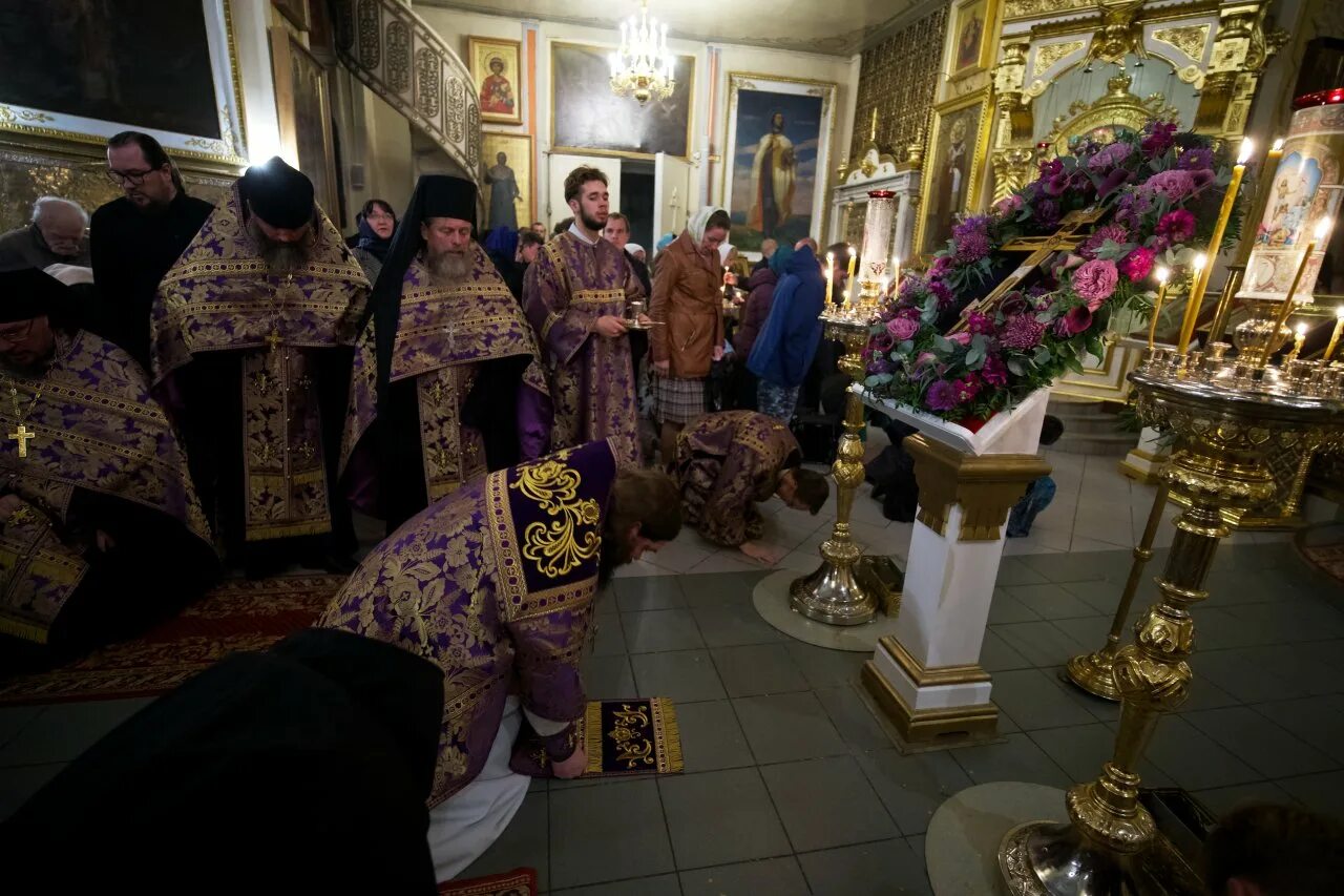 Служба животворящего креста. Крест воздвижение креста господня. воздвижение креста господня 2025. попразднство воздвижения креста господня.
