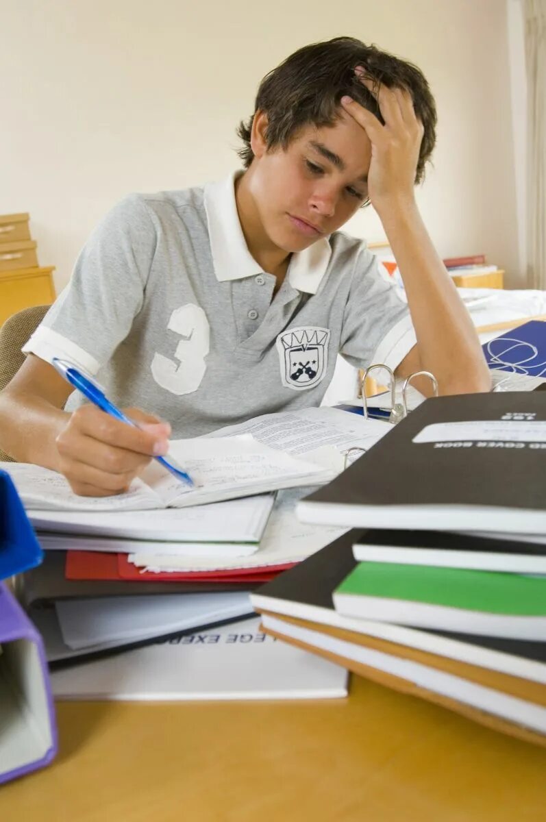 Study homework. Загруженный подросток. шкляр homework. урок для больного. человек завален уроками.