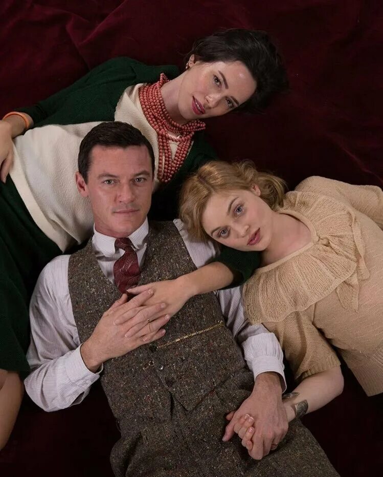 Белла хиткот профессор марстон. Профессор марстон и его чудо-женщины. Марстон и чудо женщины. Professor. And.