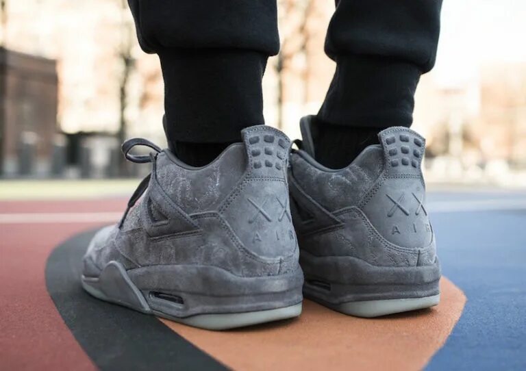 Nike kaws 4. Nike Air Jordan 4 KAWS. Nike Air Jordan 4 KAWS Grey. Nike Air Jordan 4 серые. Air Jordan 4 KAWS Grey.