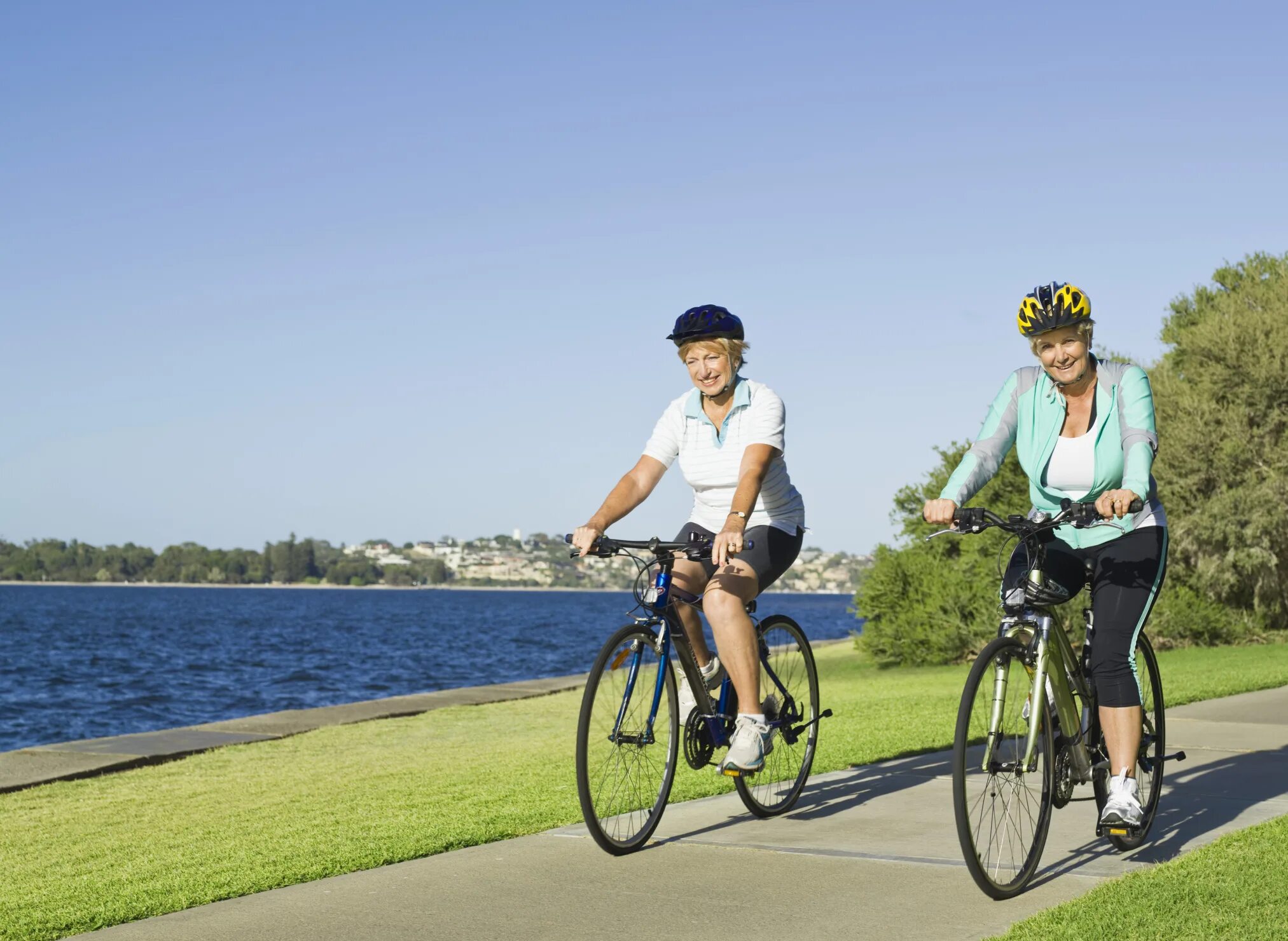 Велосипед на дороге. The cycle. Ride a bicycle. Go cycling. Go by bike.