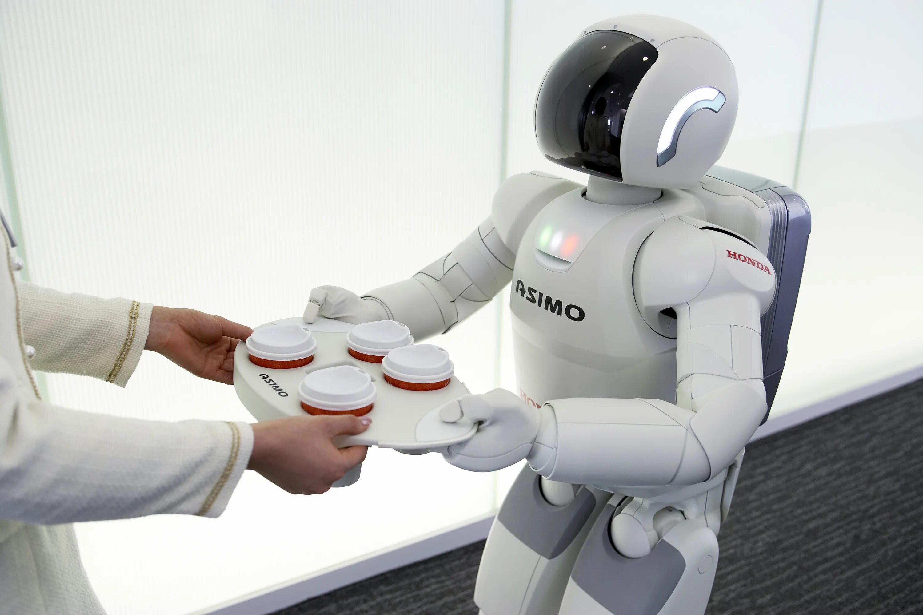 Робот андроид ASIMO. 10. ASIMO (Honda). Honda ASIMO Robot. Первый робот ASIMO. Роботы помощники в быту