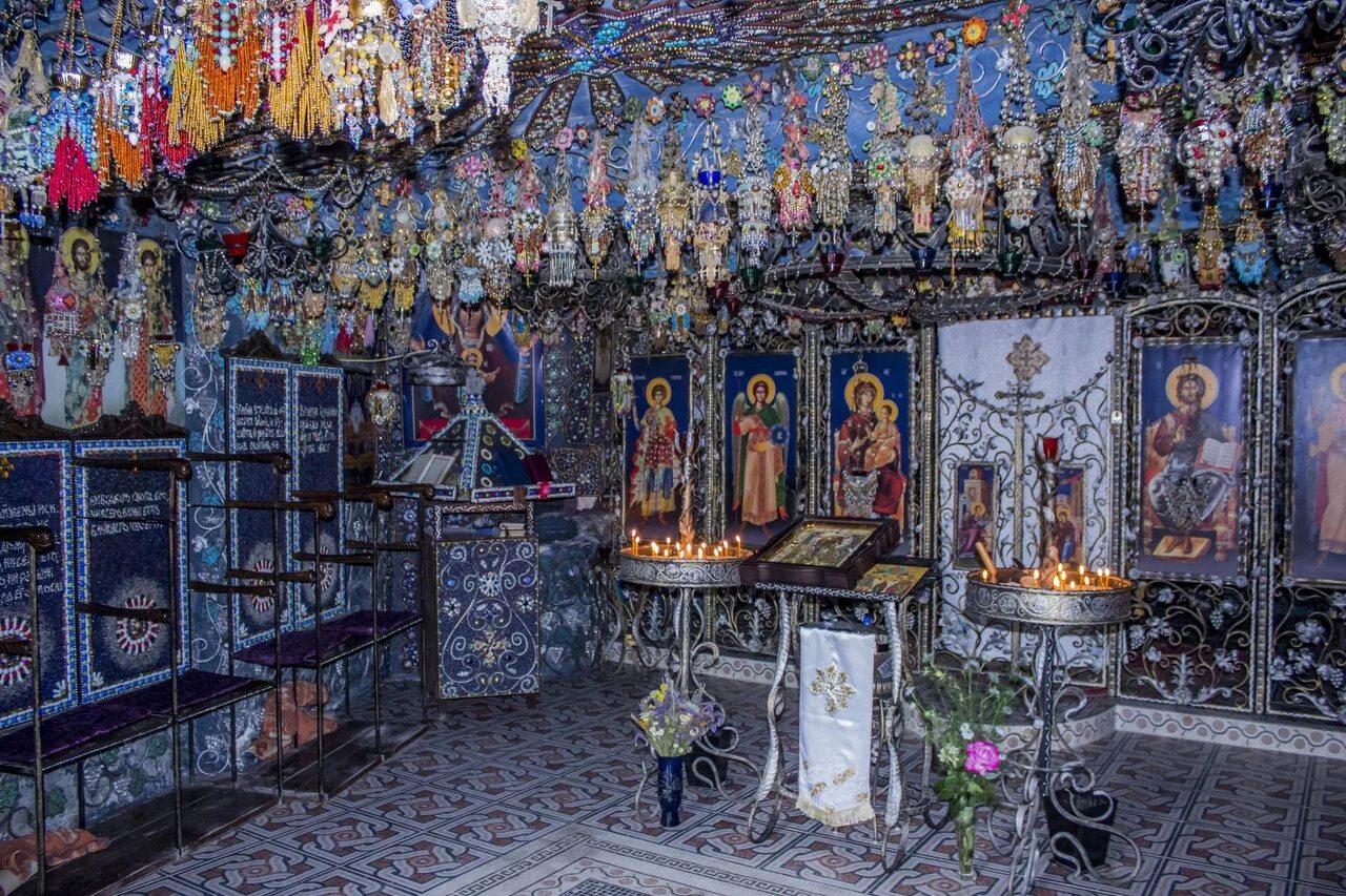 Бисерный храм как добраться. Скит святой анастасии узорешительницы. храм святой анастасии узорешительницы в крыму. скит святой анастасии бахчисарай. бисерный храм в бахчисарае анастасии узорешительницы.