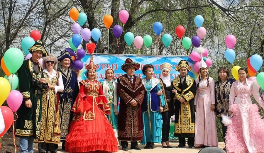 Сценарий на наурыз на казахском языке. 22 Наурыз. Сценка на Наурыз мейрамы. 22наурызға арналған сценарий. Нооруз сценарий.