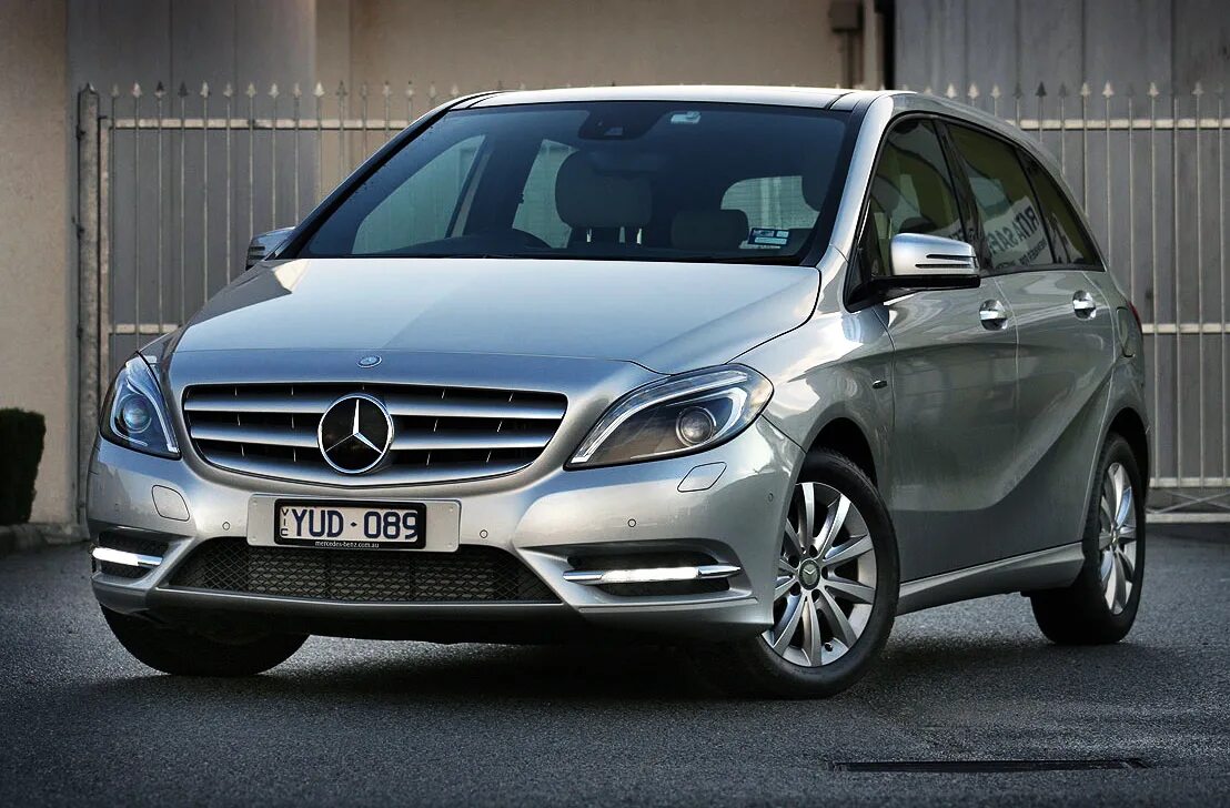 Mercedes benz b class 180. Mercedes benz b180. Мерседес-бенц b 180. B 180 mercedes 2012. Mercedes b180 amg.