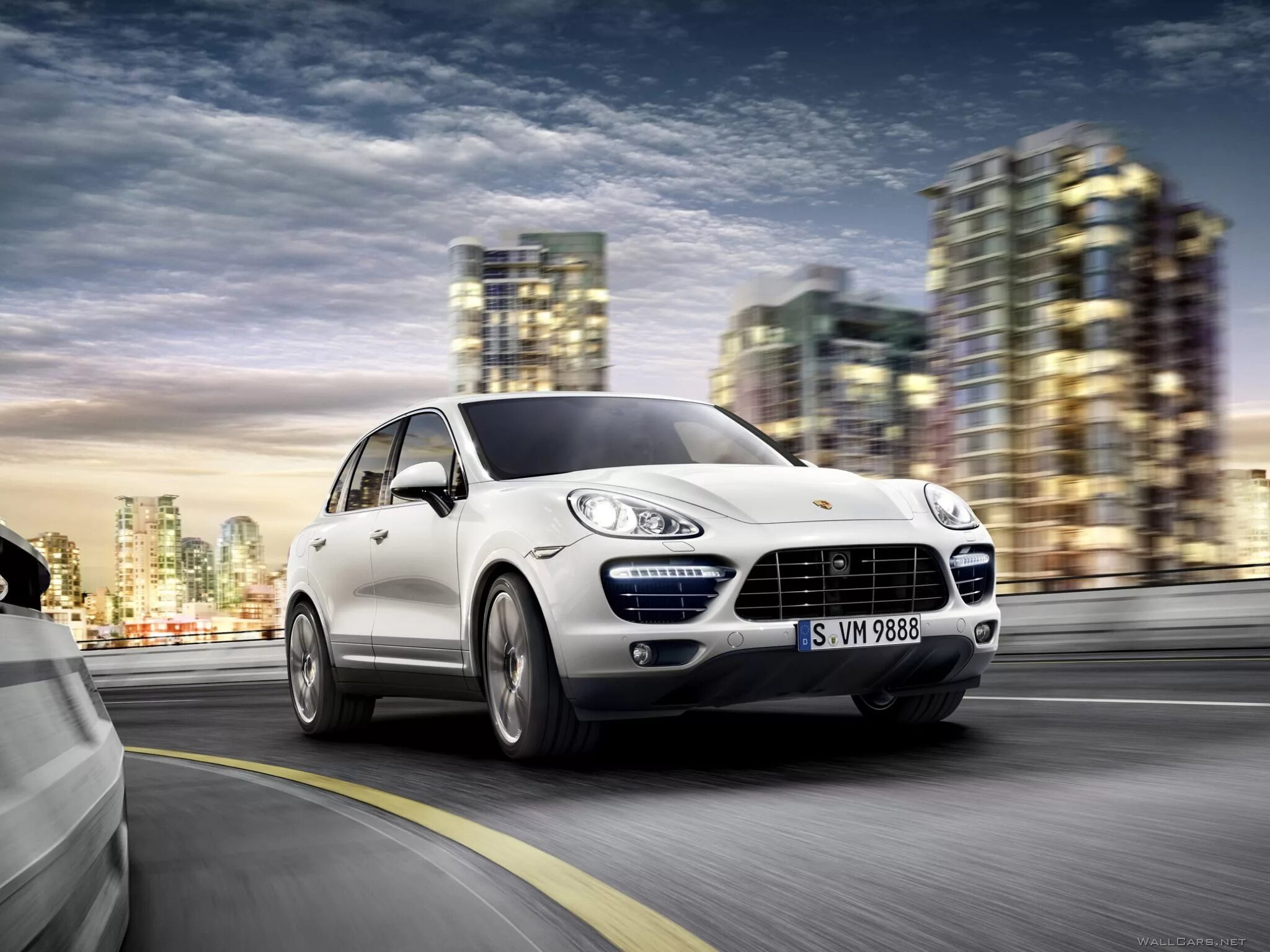 Порше кайен городе. Porsche cayenne 957. Порше кайен 2012. Porsche cayenne s hybrid. Порше кайен белый.