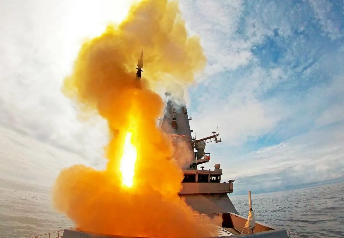 Потоплен российский корабль в черном море 2024. HMS Defender d36. Type 83 Destroyer. Астер ракета. Paams ракета.