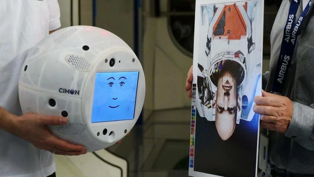 Робот улетай. Космический робот-помощник cimon. cimon (crew interactive mobile companion). роботы в космосе. искусственный интеллект в космосе.