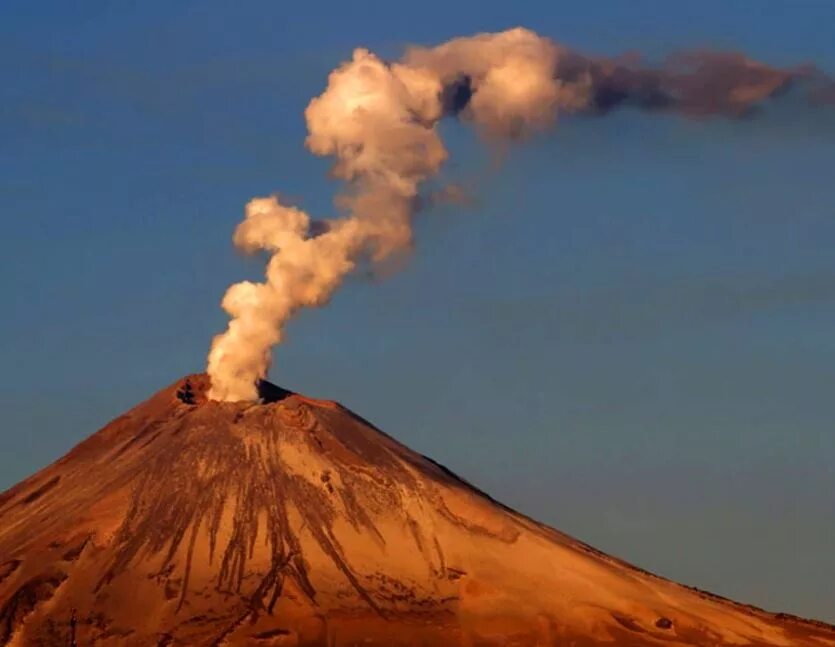 Самый высокий действующий вулкан. Мексика вулкан Попокатепетль. Попокатепетль действующий вулкан. 3. Попокатепетль, Мексика. Действующий Попокатепетль извержение.