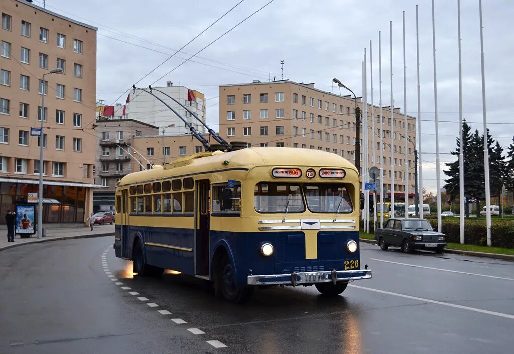 Троллейбус википедия. МТБ-82 троллейбус. МТБ-82д (ЗИУ). МТБ-82д троллейбус. Троллейбус в СПБ МТБ 82д.