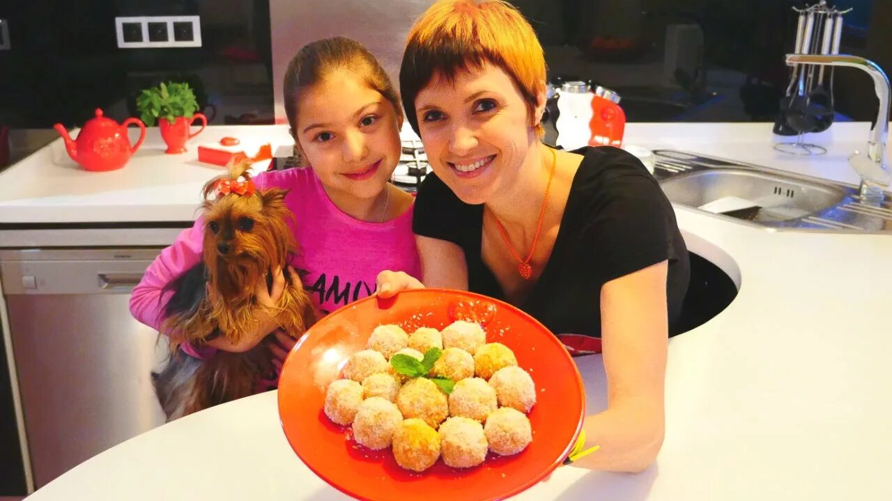Рецепты вкусно доступно от маши. Вкусно мама с игрушкой. вкусно мама для девочек. готовим вместе с машей. покажи фото вкусно мама.