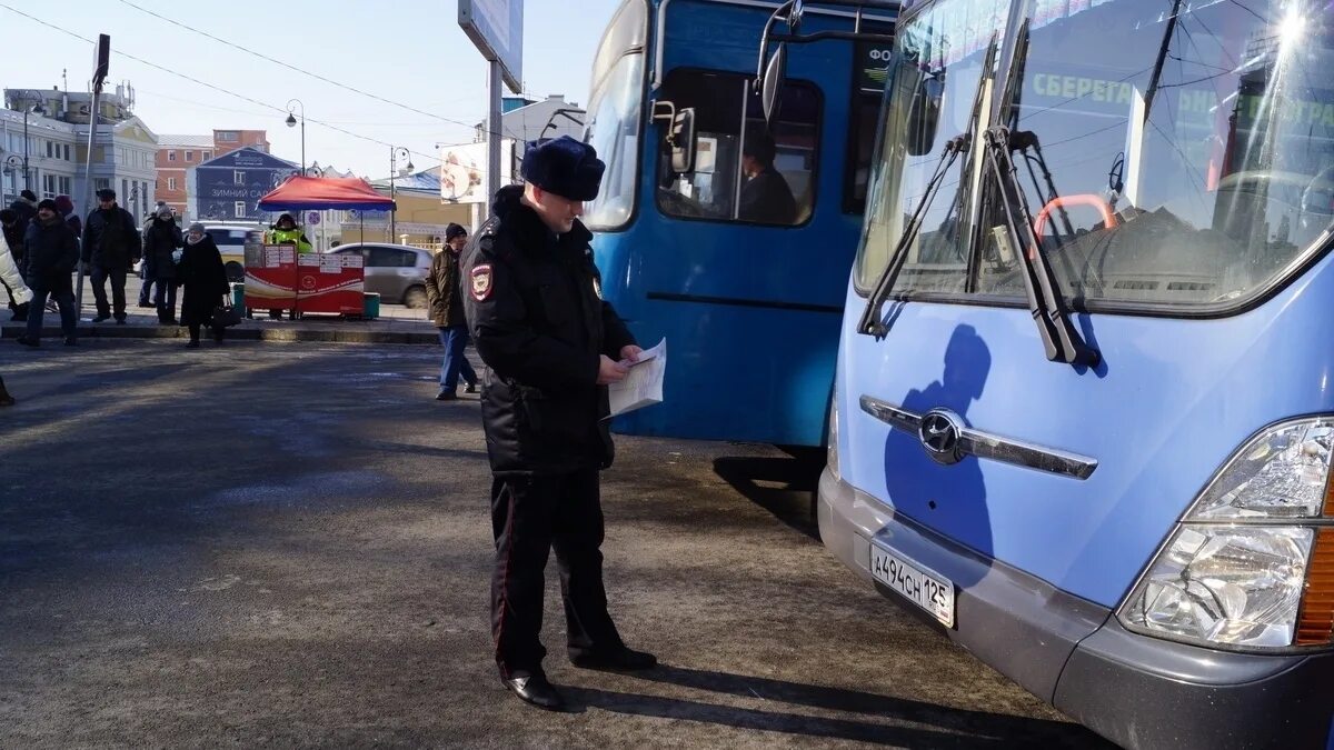 Водитель автобуса Владивосток. Транспорт Владивосток. Объявление операция автобус. Операция автобус зима.