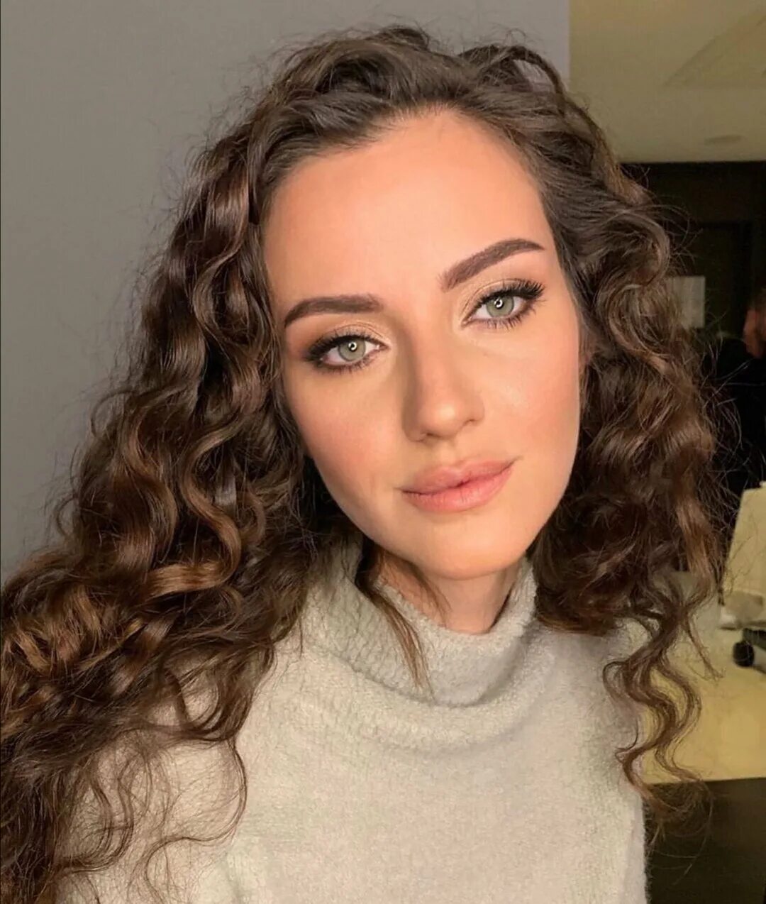 актриса ирем хельваджиоглу. ирэм хельваджиоглу. ирэм хэльваджиолу. ирем хельваджиоглу в платье. ирем турецкая актриса.