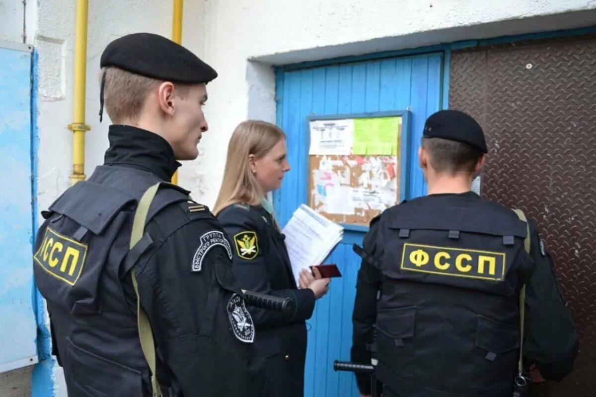 Работала судебным приставом исполнителем