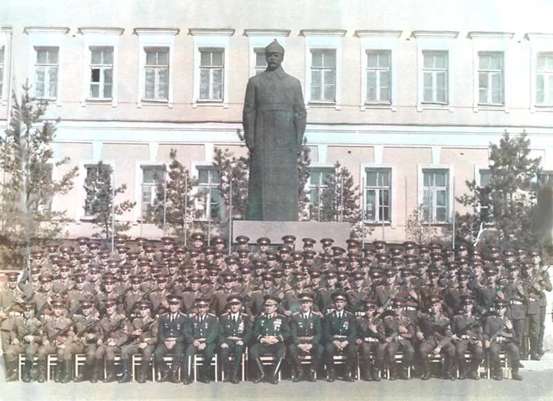 Общевойсковое командное училище имени фрунзе. Выпуски омского воку. Овоку им фрунзе омск. Общевойсковое училище омск. Омское общевойсковое командное училище им м в фрунзе фото.