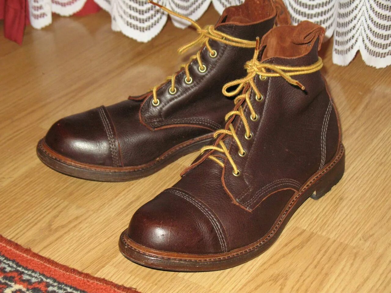 Спб авито купить обувь. Ботинки Allen Edmonds. Allen Edmonds кроссовки. Американские лендлизовские ботинки. Американские ботинки мужские.