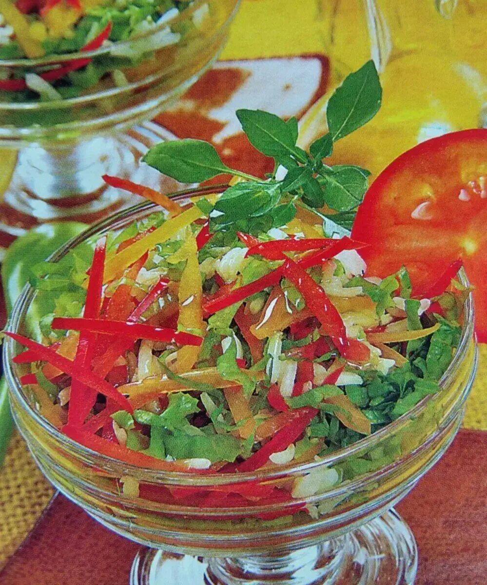 Салат красное море с крабовыми. Салат с курицей и перцем. Рецепты салатов с красным болгарским перцем. Салат с кальмарами и болгарским перцем. Рецепты салатов с красным болгарским перцем.