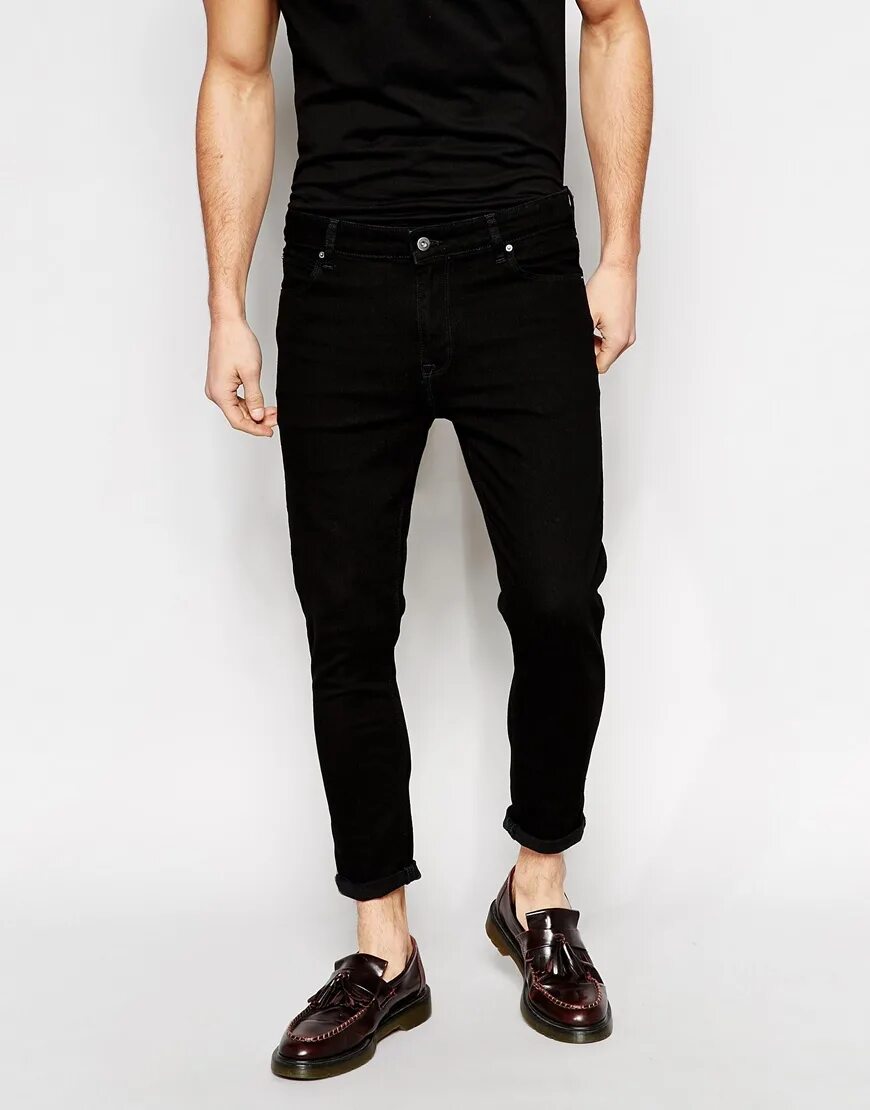 Лучшие черные джинсы. Mens Black Jeans skinny ASOS. Чёрные джинсы мужские. Чёрные джинсы мужские с подворотами. Черные короткие джинсы мужские.