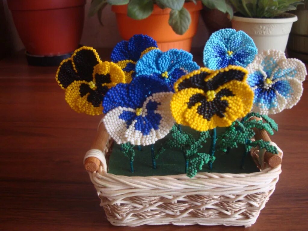 Цветы из бисера анютины глазки. Фиалка бисер анютины глазки. Цветы из бисера анютины глазки мастер класс. Анютины из бисера. Анютины глазки бисером мастер класс.
