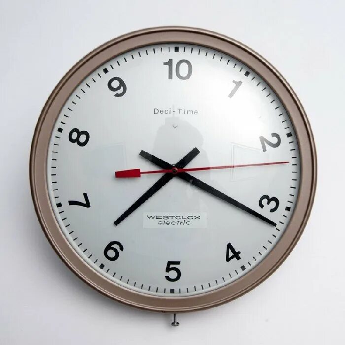 1 380 часа. Метрические часы. Часы с десятичным временем. Часы с циферблатом на 12. Десятичное время.