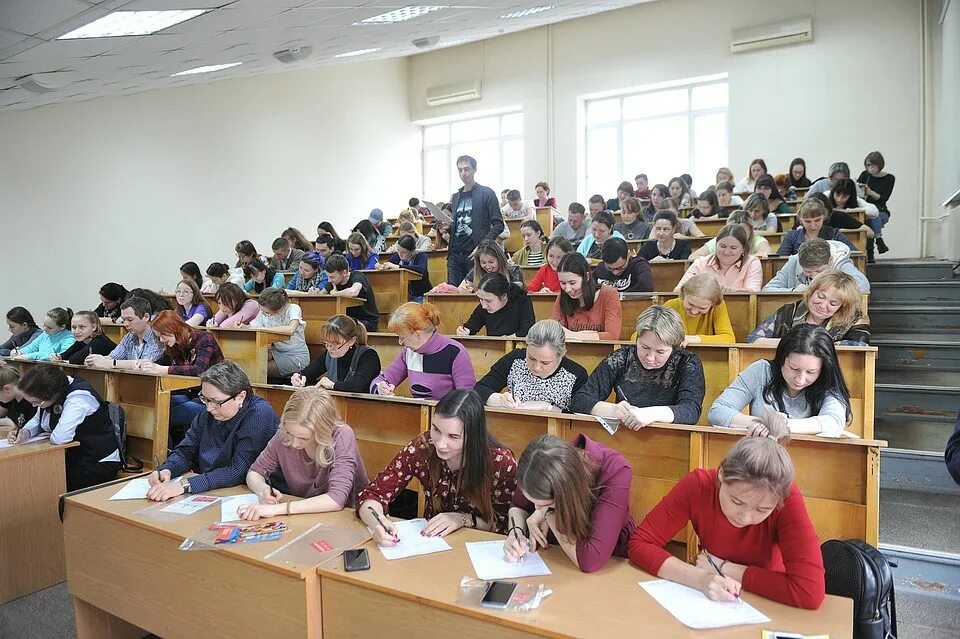 Напиши последние новости. Большой Удмуртский диктант в г Воткинске. Вузы Ижевска. Тотальные институты. Жители Ижевска.