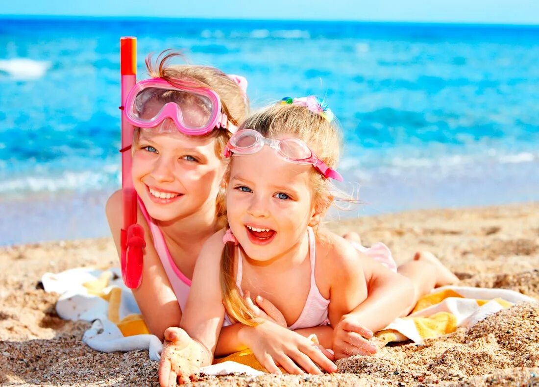 Дети на море. Лето пляж дети. Лето дети море. Лето море пляж дети.